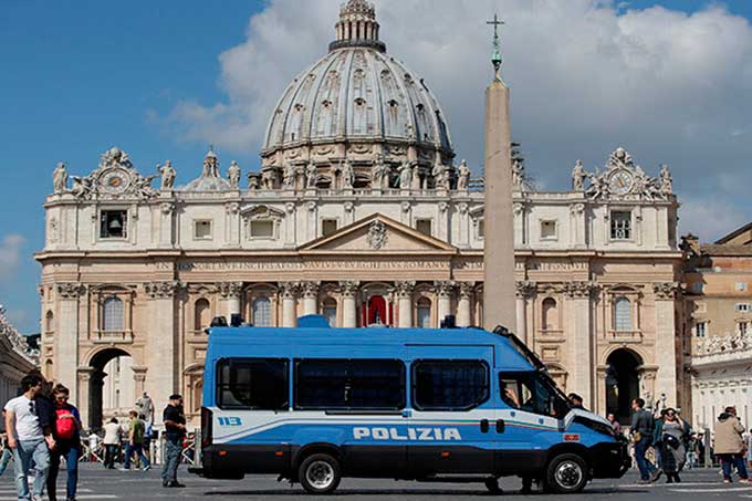 Policía irrumpió en orgía gay con drogas en apartamento del Vaticano