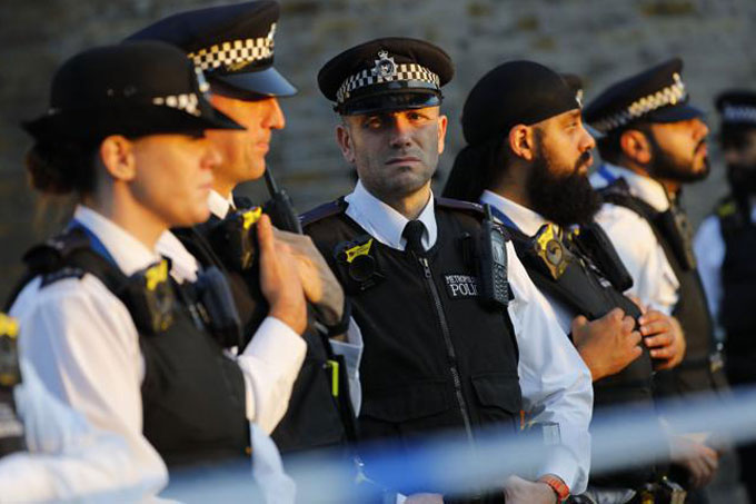 ¡Ataque terrorista! Atropellan a fieles frente a una mezquita en Londres