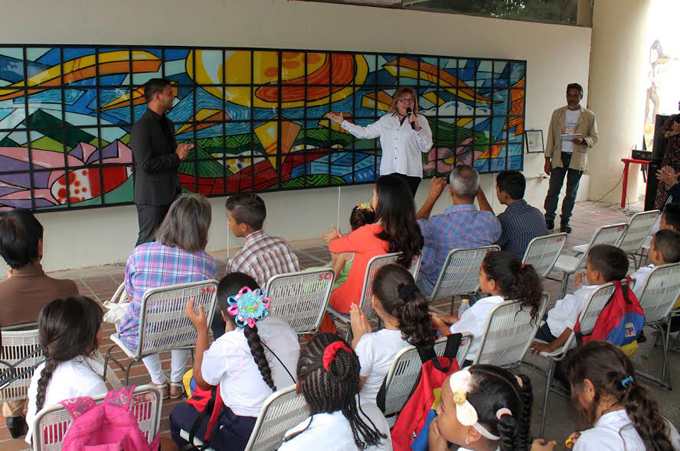 Gobernación bolivariana develó vitrales en Museo de Cultura