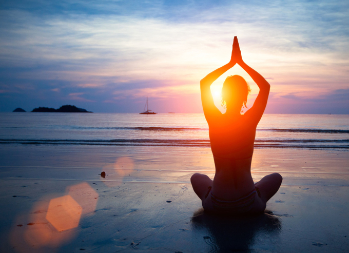 ¡Día Internacional del Yoga! Conoce 7 posturas para principiantes