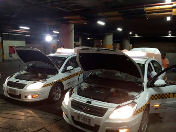 Gobierno Bolivariano entregó 300 taxis a transportistas del país