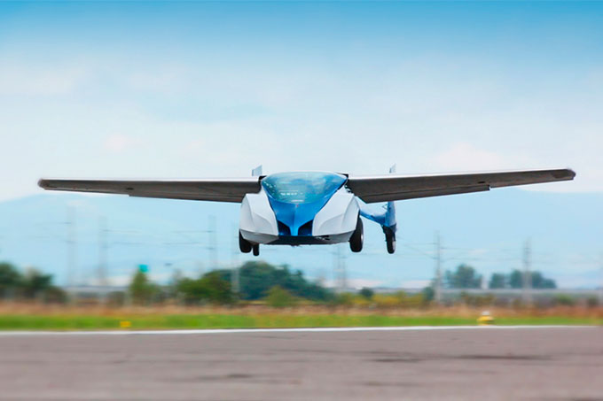 Primer auto volador «AeroMobil Flying Car» hará su debut en Italia