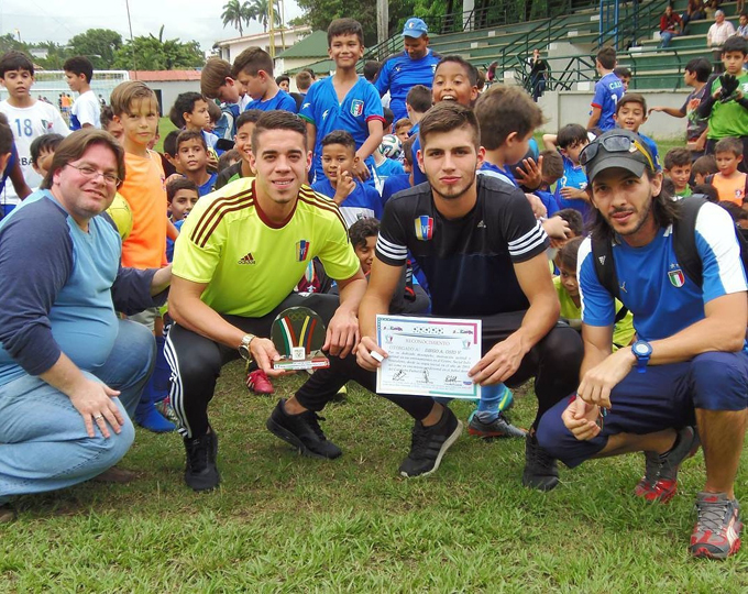 Josua Mejías y Diego Osio compartieron experiencias con futbolistas del CSIV