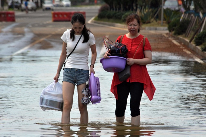 Continúan labores de rescate tras fatales inundaciones en China