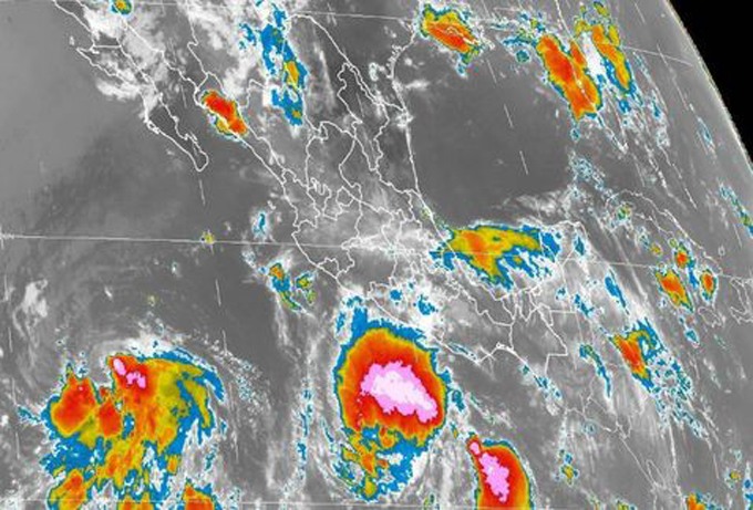 Tormenta tropical Hilary amenaza los estados del suroeste de México
