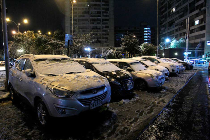 Inusual nevada causó estragos en Santiago de Chile (+fotos)