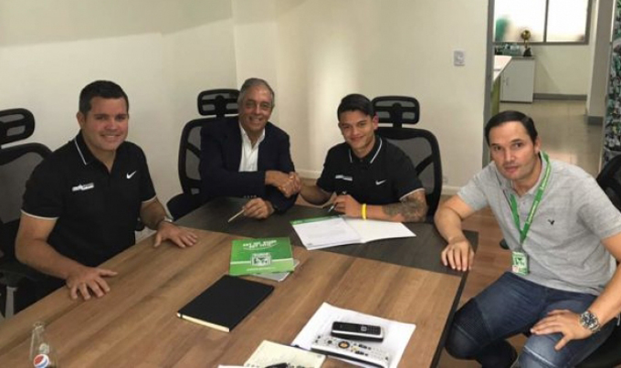 ¡Oficial! Ronaldo Lucena firmó por tres años con Atlético Nacional