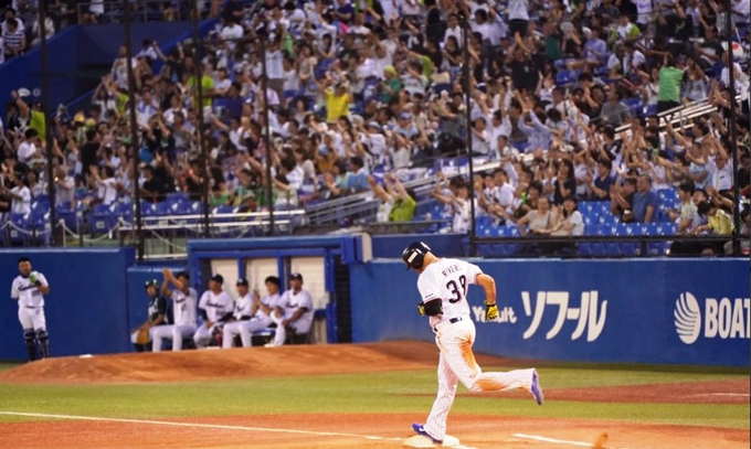 Carlos Rivero sacudió su primer cuadrangular en el béisbol japonés