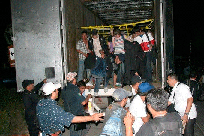 178 inmigrantes son rescatados dentro de camión en México