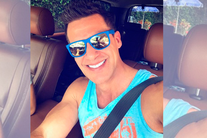 ¡En pelotas! Actor venezolano publicó polémico selfie frente al espejo (+foto)