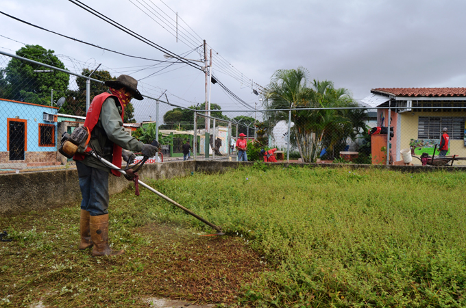 Alcaldía de Guacara ejecuta operativo especial  de limpieza en planteles educativos