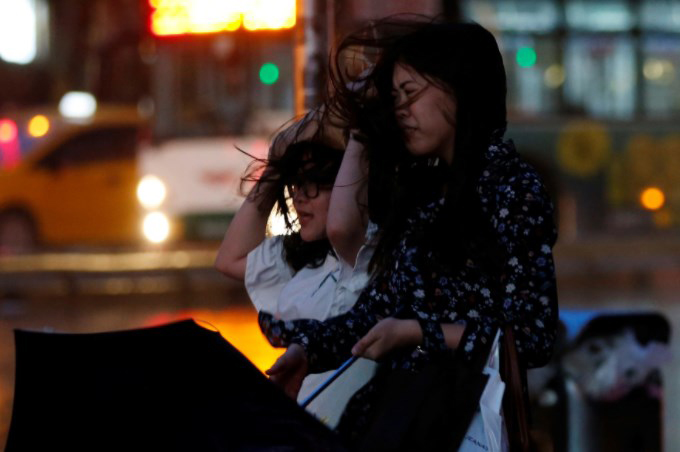 Alerta de nivel 8 en China, Hong Kong y Macao por tifón Pakhar
