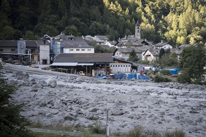 8 desaparecidos por deslizamiento en Alpes suizos