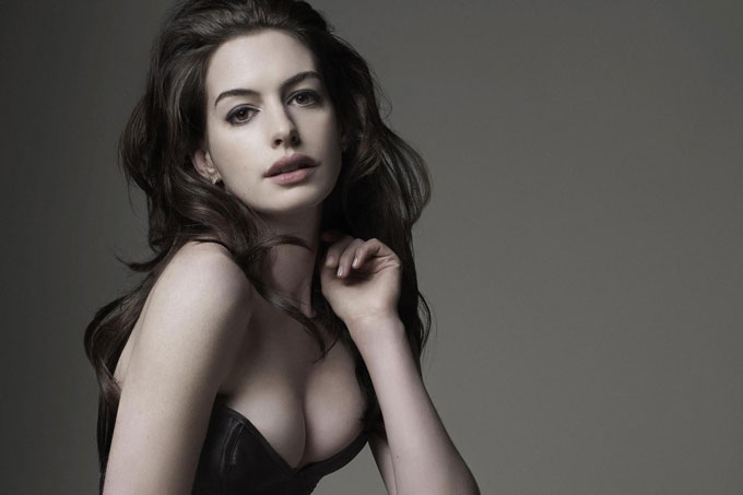 ¡Víctima de los hackers! Filtran fotos de Anne Hathaway desnuda
