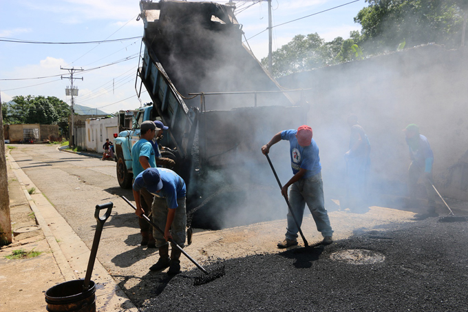 Alcaldía de Libertador inició trabajos de recuperación vial en Nueva Valencia