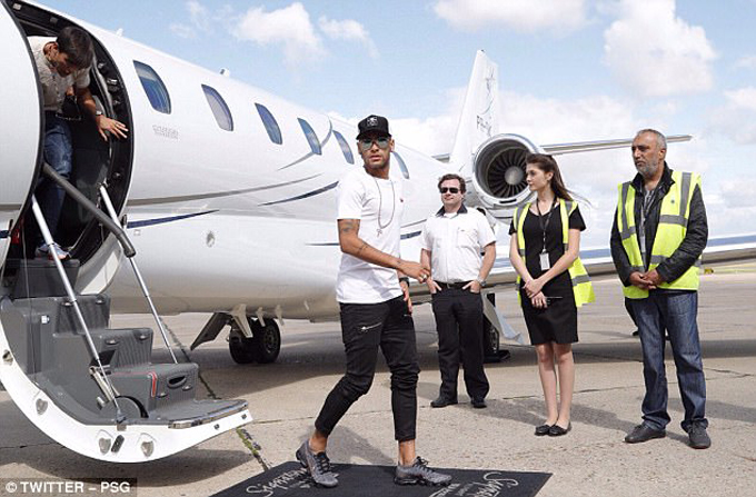 En fotos: ¡Euforia total! Así fue la llegada de Neymar a París