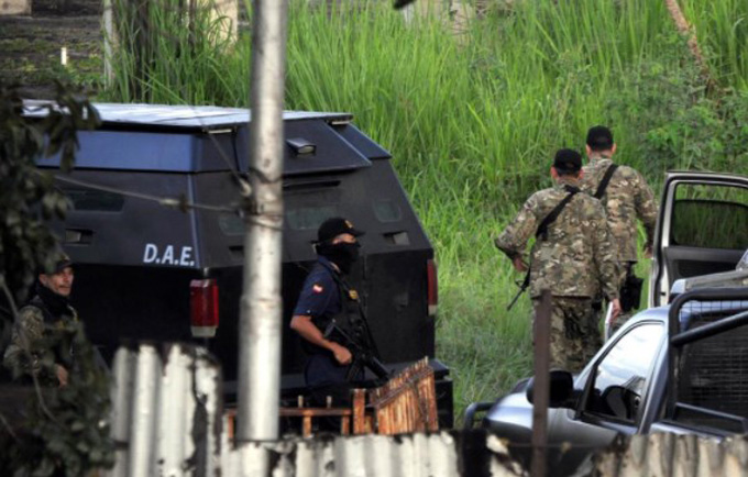Tras allanamiento hallan fusiles y municiones robados del Fuerte Paramacay