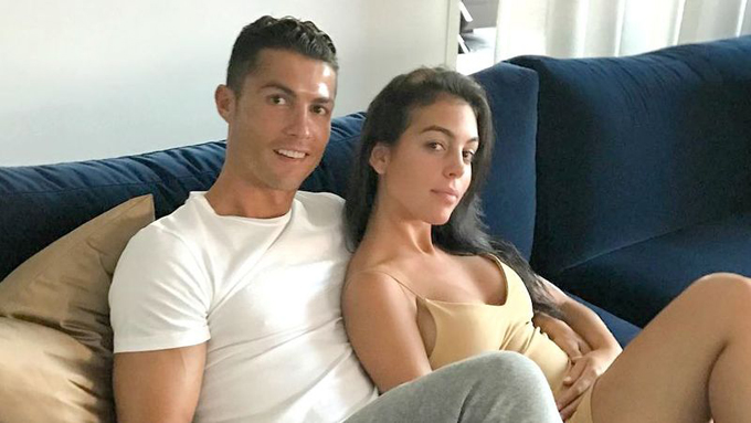 La imagen: ¡Barriguita! Novia de Cristiano Ronaldo presume embarazo