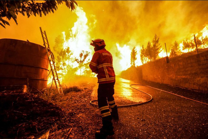 Voraz incendio en Portugal alerta autoridades españolas (+video)