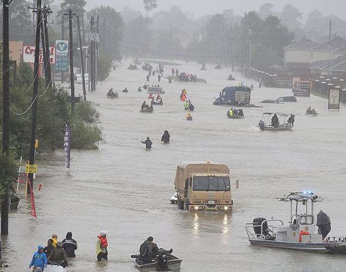 Más de 450.000 damnificados serán atendidos en Houston tras paso de Harvey