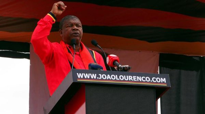 Joao Lourenzo es electo nuevo presidente de Angola