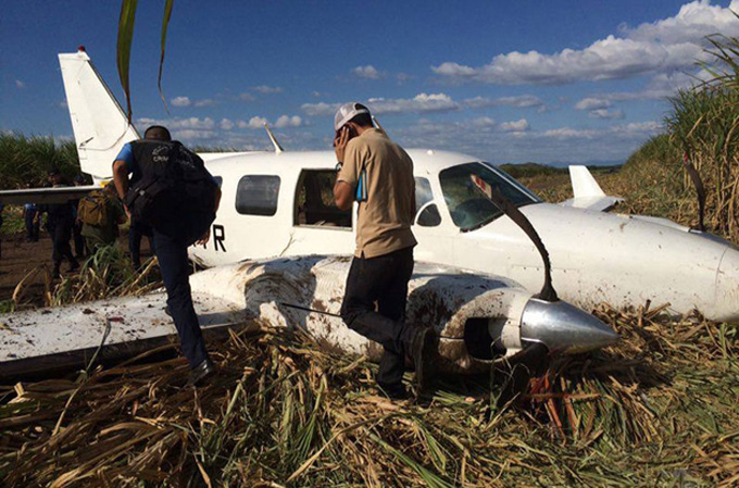 Un muerto y cinco heridos al caerse una avioneta en Costa Rica