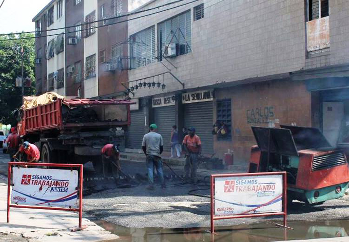 Labores de asfaltado en Guacara continúan su marcha