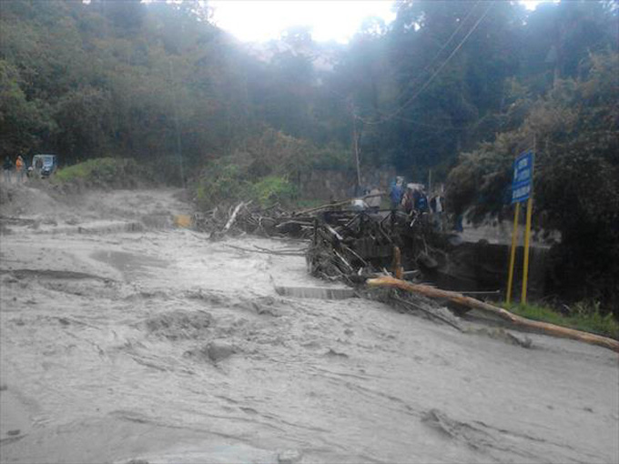 Precipitaciones causan desbordamiento del río Tuy en la Colonia Tovar