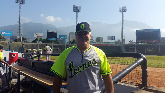 Mike Rojas y los Leones del Caracas comenzaron la pretemporada