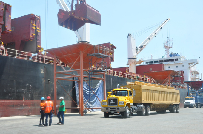 Fertilizantes y autopartes fueron descargados en el Puerto de Puerto Cabello