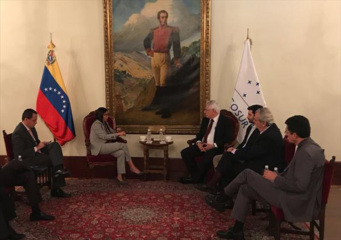 Delcy Rodríguez se reunió con delegación del Parlasur