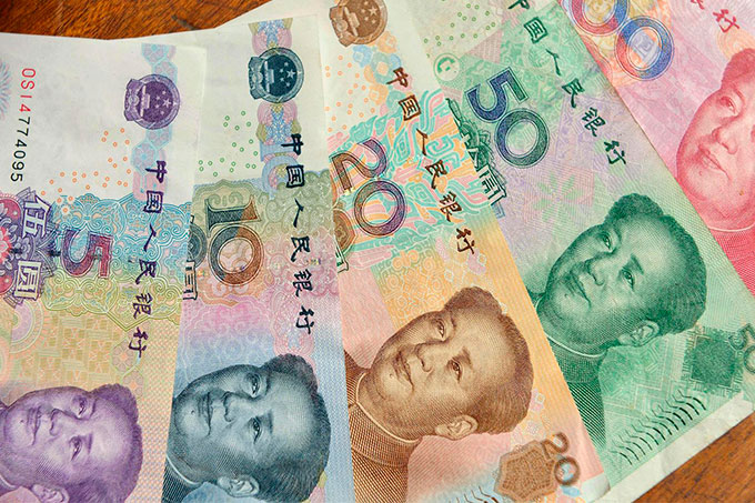 Ajustan nueva canasta de divisas en subastas del Dicom