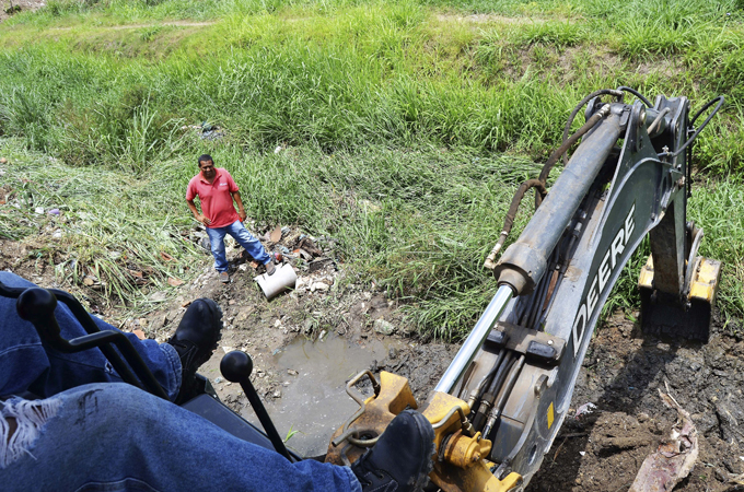 Alcaldía de Guacara ejecuta operativos de limpieza en canales y caños de la ciudad