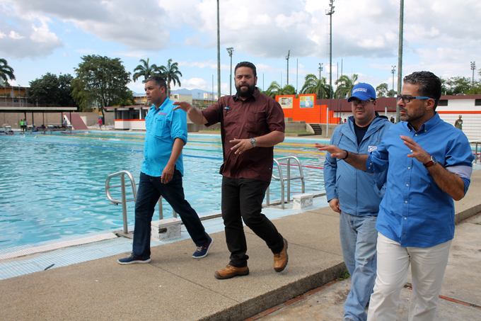 Gobernador inspeccionó trabajos en complejo de piscinas La Isabelica