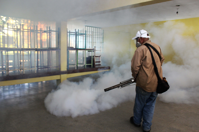 Alcaldía de Guacara ejecuta operativo especial de limpieza y fumigación en planteles educativos