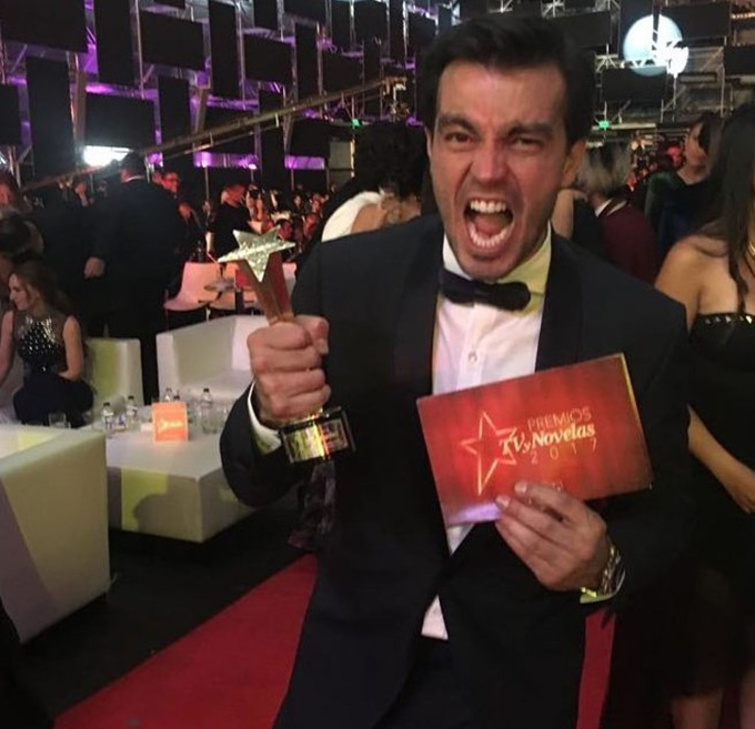 ¡Bravo! Actor venezolano arrasó en los Premios Tv y Novelas (+fotos)