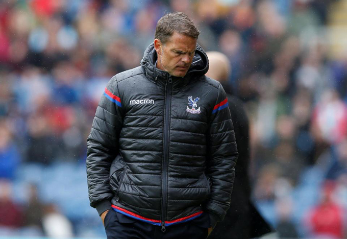 Crystal Palace destituyó al holandés Frank de Boer como DT