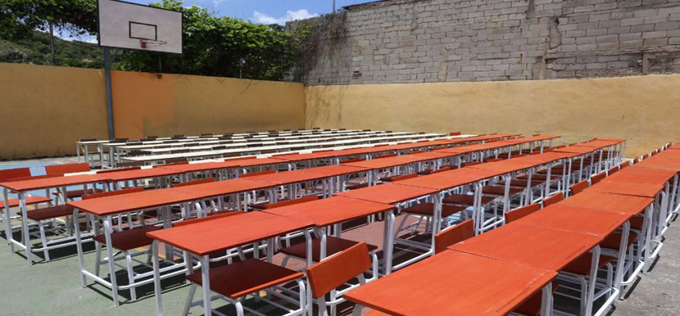 Escuelas públicas recibieron mesas y sillas para el inicio de clases