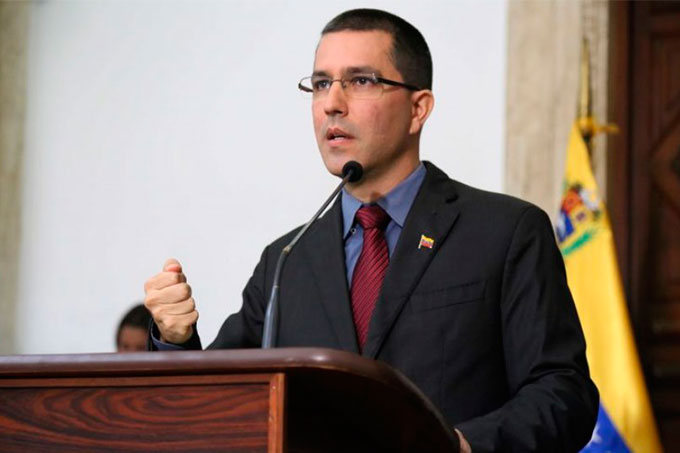 Canciller Arreaza condenó intromisión de España contra Venezuela