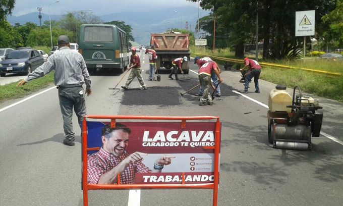 Cuadrillas de Lacava realizan asfaltado en la Autopista del Este