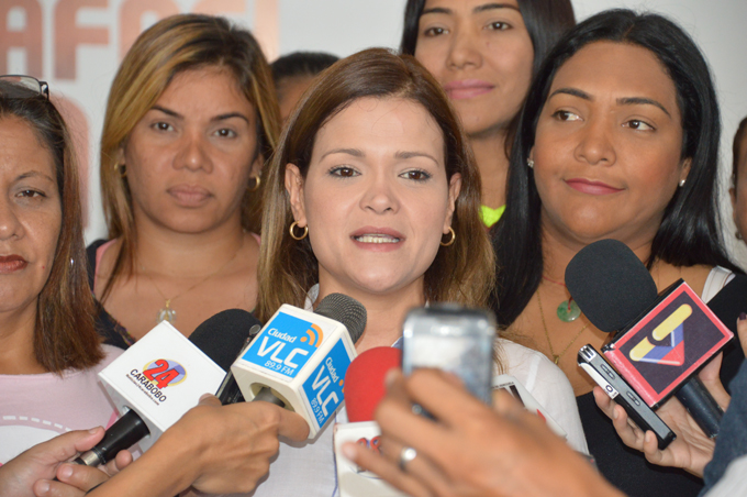 Mujeres revolucionarias entregarán propuestas a Lacava este domingo