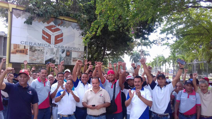 Trabajadores de Cerámicas Carabobo exigen pago del contrato colectivo