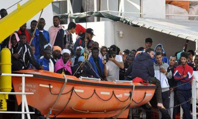 Docenas de niños inmigrantes fueron rescatados en el Mediterráneo