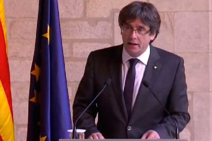 Presidente catalán Puigdemont descartó convocatoria a elecciones