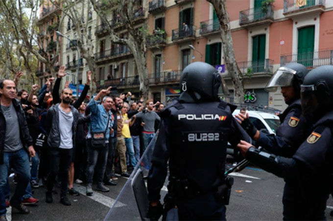 Más de 300 heridos dejan protestas por referéndum en Cataluña (+videos)