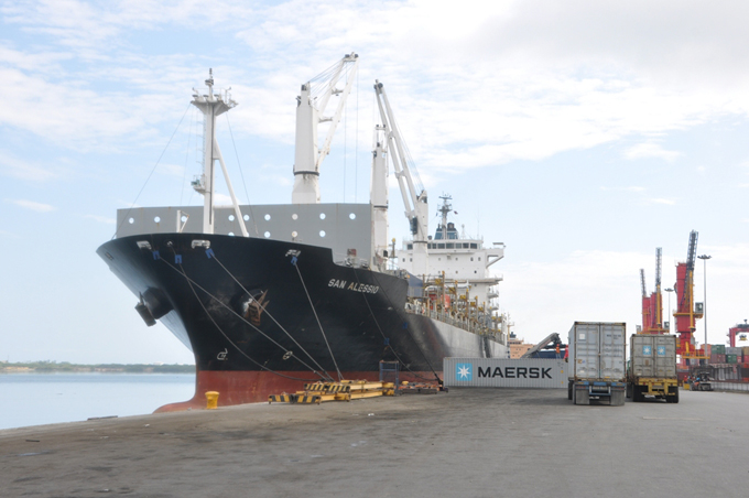 Embarcación con mercancía y alimentos arribó a Puerto Cabello
