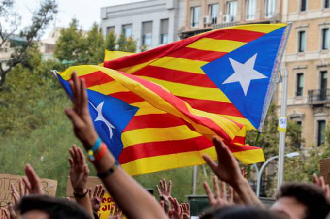 Barcelona: estudiantes toman las calles por la independencia de Cataluña