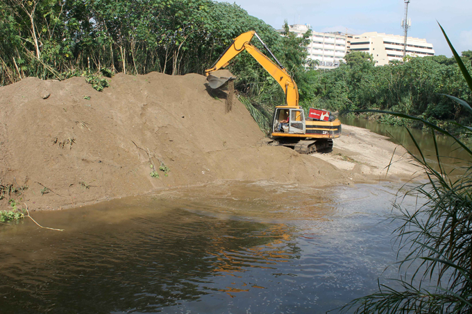 Gobernación de Carabobo continúa Plan de Saneamiento en ríos y quebradas