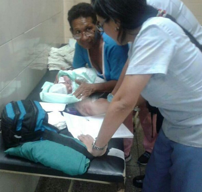 Hallaron a bebé recién nacida en un basurero de Maracaibo