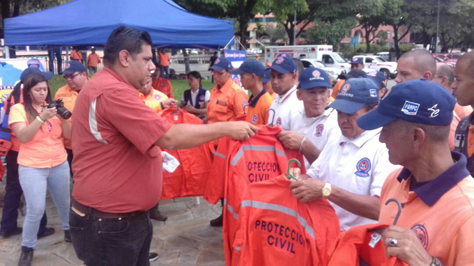 Gobierno bolivariano dotó de uniformes a Protección Civil Carabobo